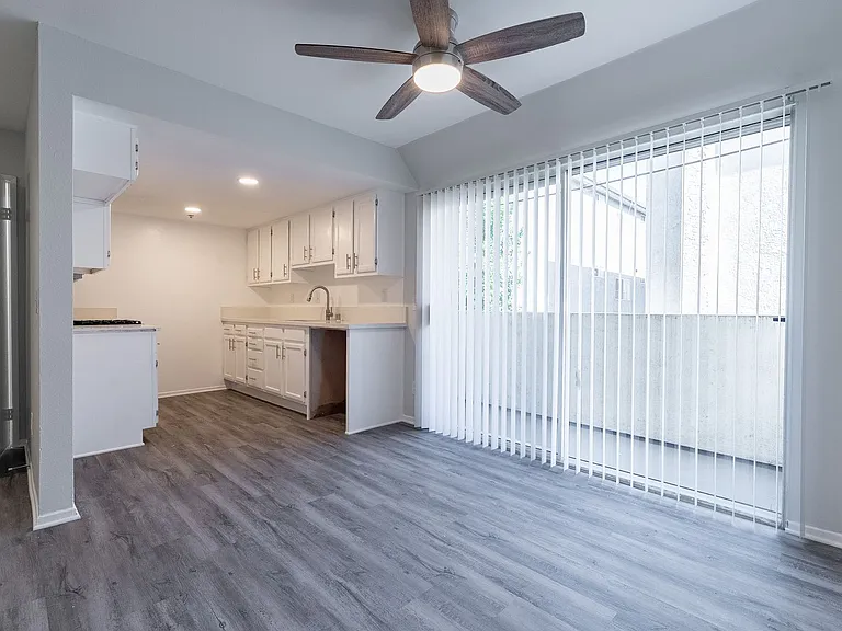 10755 Kling Street — Photo 7