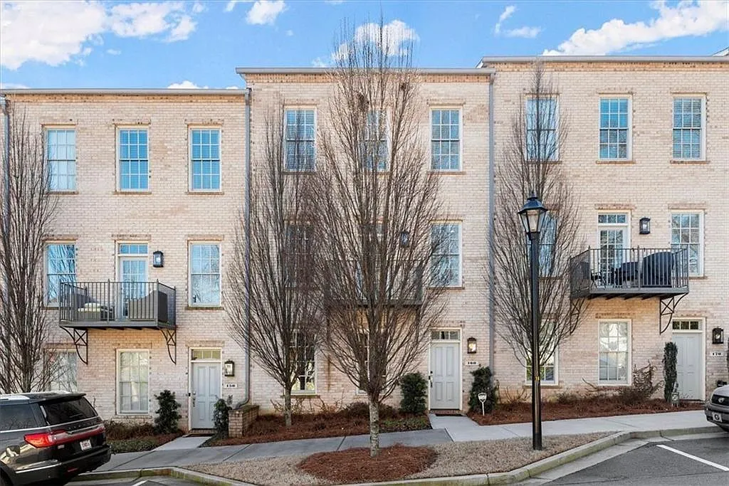 4 bed, 3.5 bath, 2160 sqft, $4,500 — Photo 1