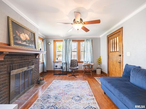5th image of 824 W Eleanor Pl