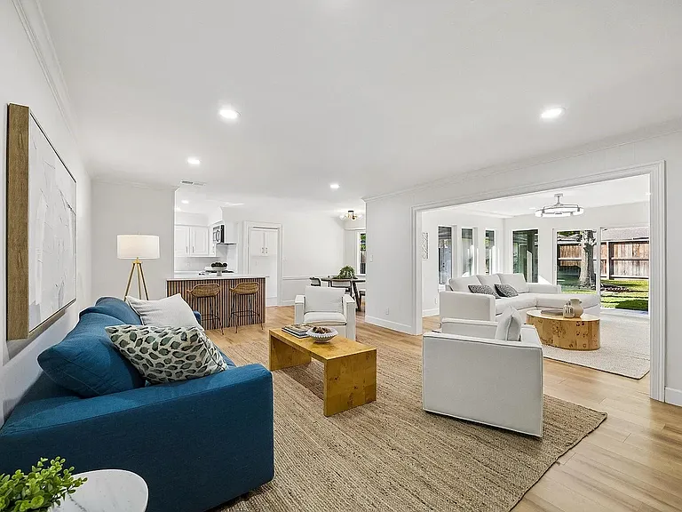10042 Valley Forge Dr — Photo 3