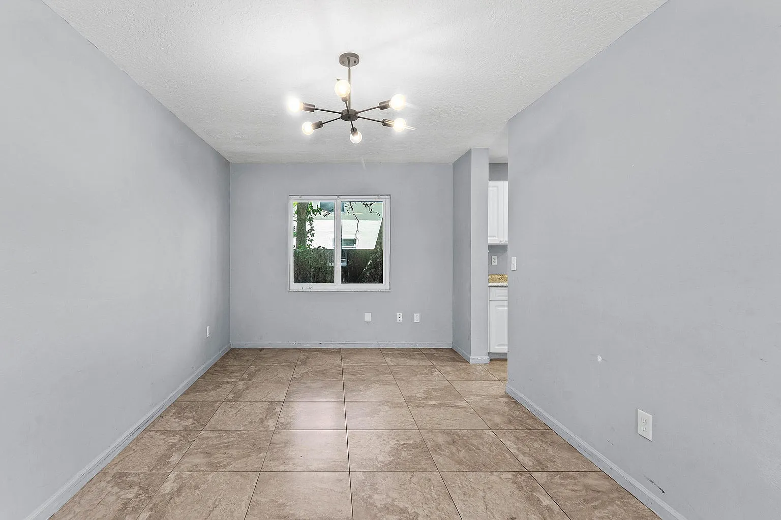 3 bed, 1458 sqft, $2,700 — Photo 2