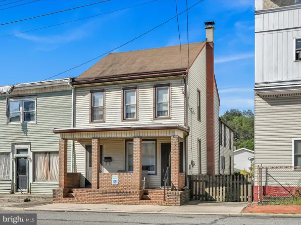 12 S 2nd St, Saint Clair, PA 17970