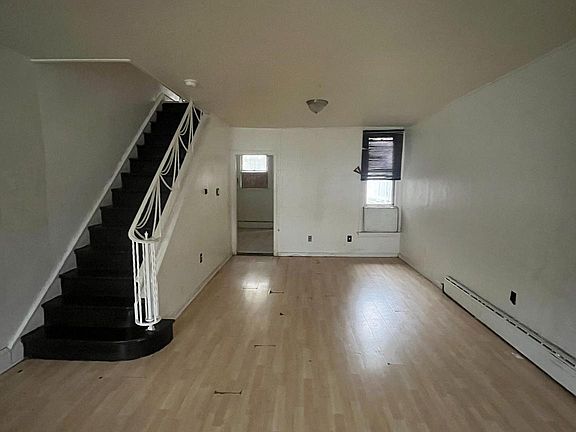 2nd image of 4757 Oakmont St