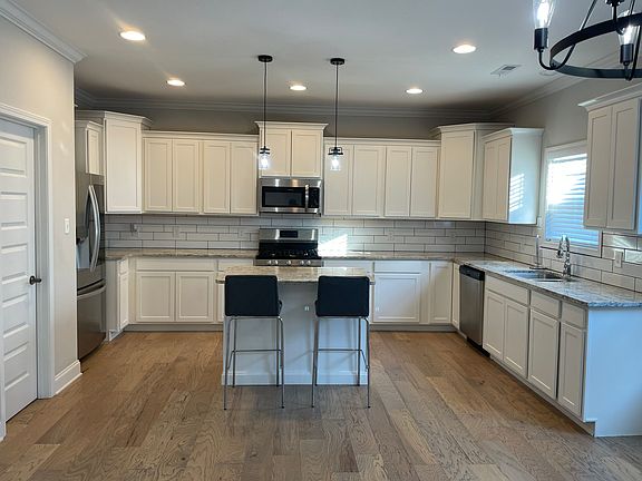 3rd image of 2214 Nora Mae Rd