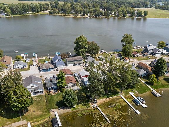 4th image of 3863 W Lakeshore Dr #57