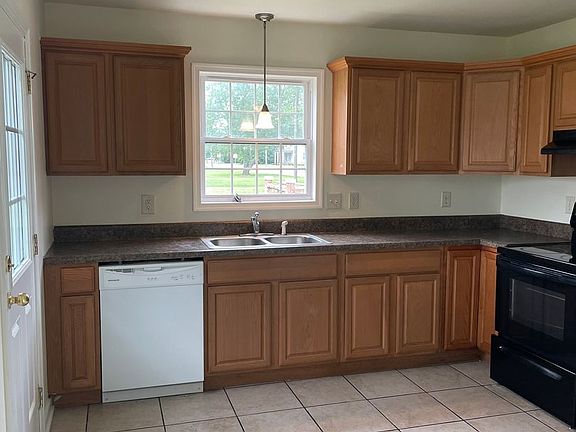 3rd image of 111 Coppahaunk Ave