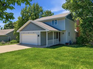 2611 SW Golf View Dr, Topeka, KS 66614