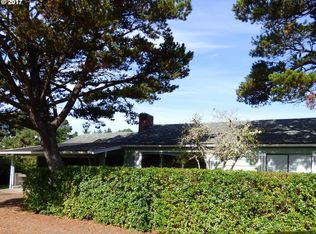 454 1st St, Gearhart, OR 97138