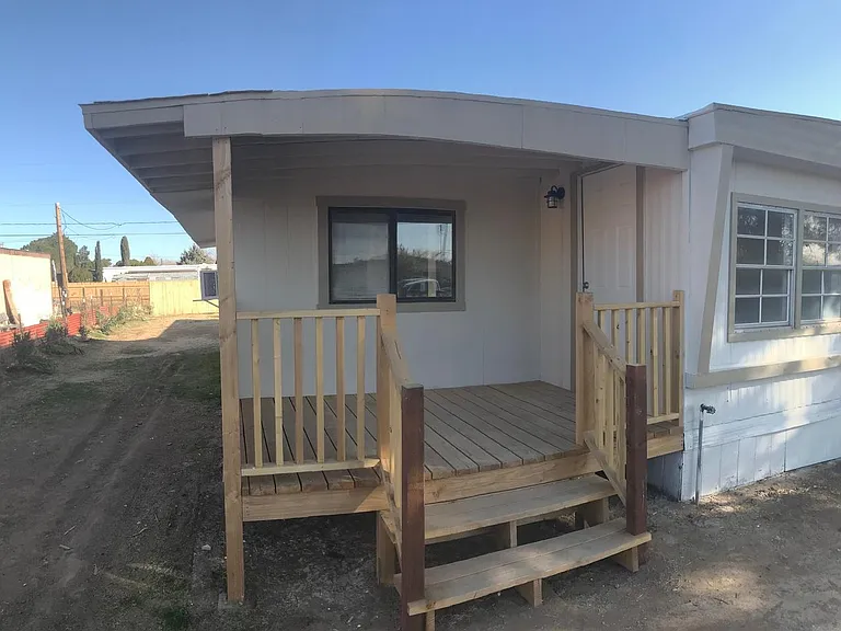 2145 E Hearne Ave — Photo 1