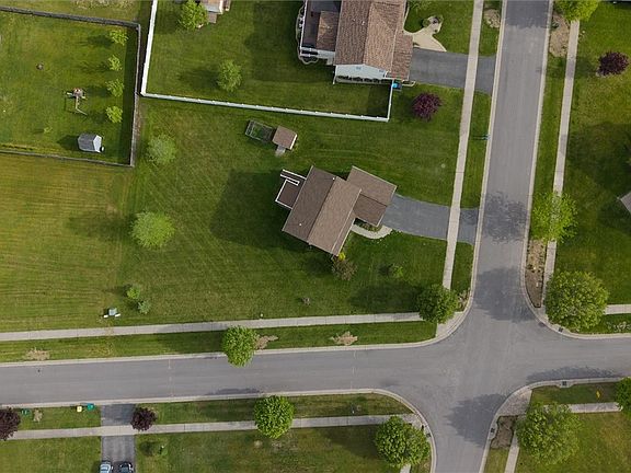 2nd image of 80 Longton Pl