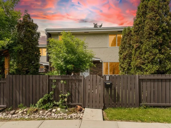 210 Roseland Vlg NW, Edmonton, AB T5E 5R6