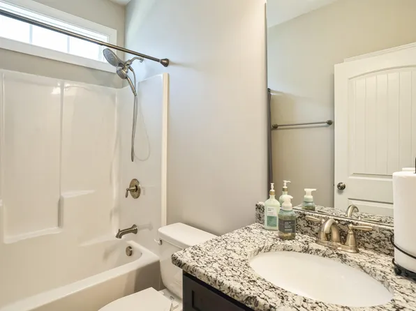 1206 Newton Dr, Mebane, NC 27302