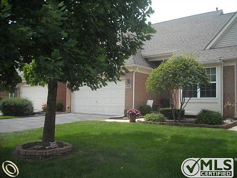 5480 Greenway Front.jpg