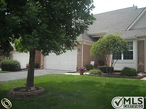 5480 Greenway Dr photo 1