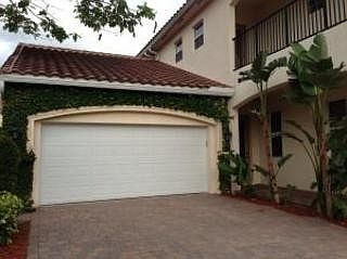 3rd image of 682 Cresta Cir