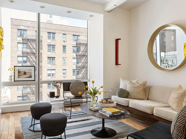 166 W 18th St APT 4A, New York, NY 10011