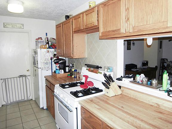 ANOTHER VIEW OF KITCHEN