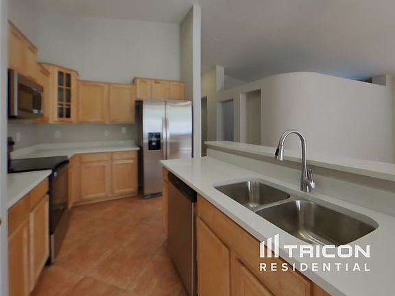 5th image of 3223 S 73rd Dr