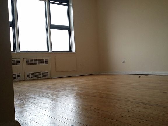 2nd image of 860 E 18th St APT 6E