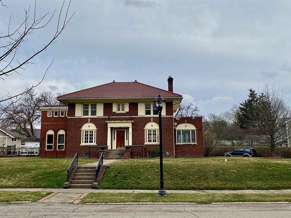 1st image of 825 Shawnee Ave