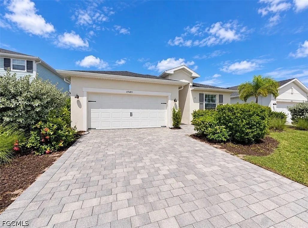 3 bed, 2.0 bath, 1677 sqft, $2,300 — Photo 1