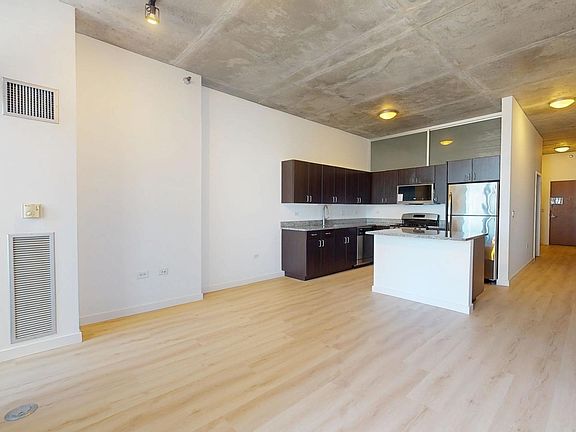 5th image of 235 W Van Buren St Unit 4515