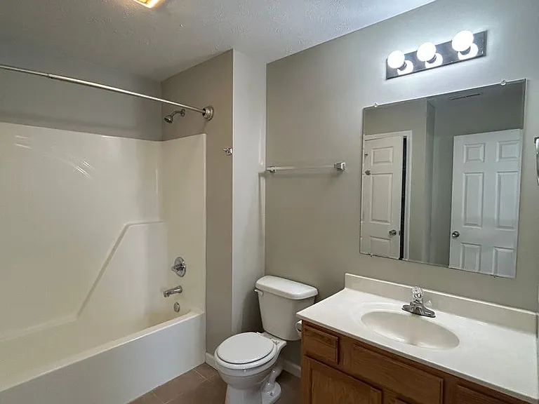 Ravina Apartments — Photo 19