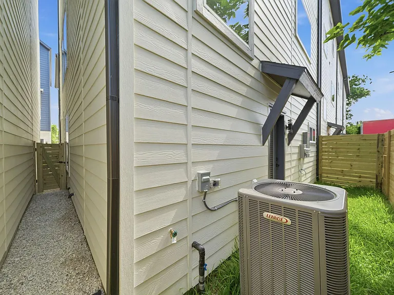 1400 Cedar Post Ln — Photo 31
