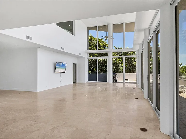 5801 Gulf Of Mexico Dr — Photo 34