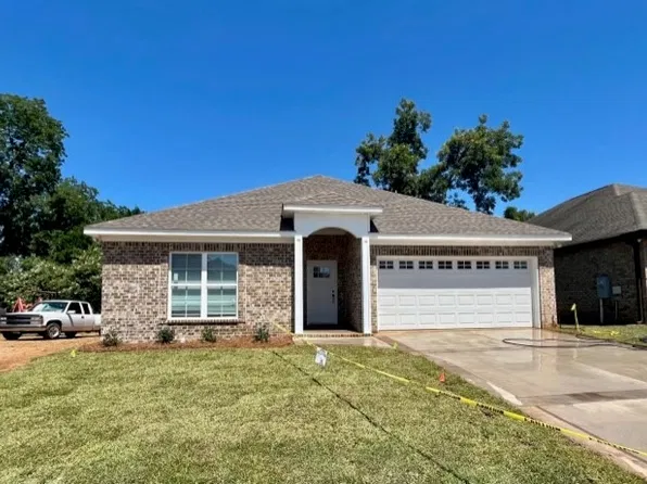 233 Veritas Dr, Dothan, AL 36303