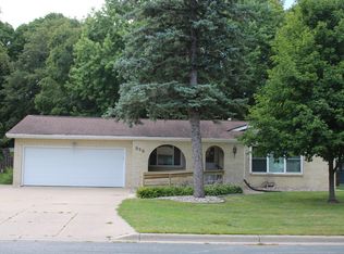 958 Jorgenson St SE, Hutchinson, MN 55350