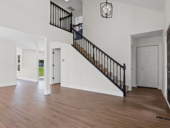 3rd image of 1740 Bradford Ln