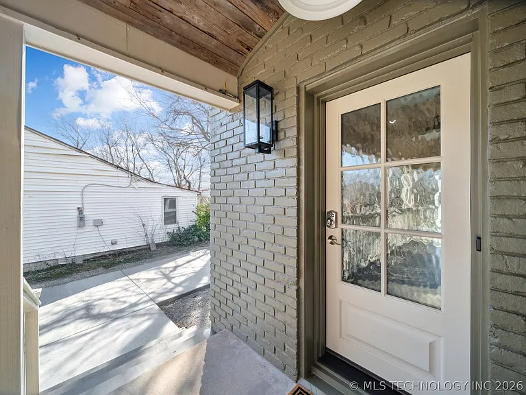 221 W Detroit St — Photo 4