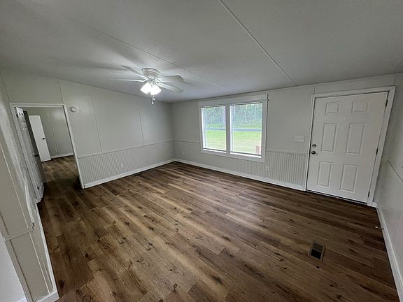 3rd image of 565 Bond Rd