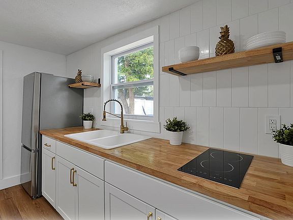 4th image of 1711 White Ave #1