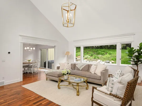 5713 Duncan Ln, Edina, MN 55436