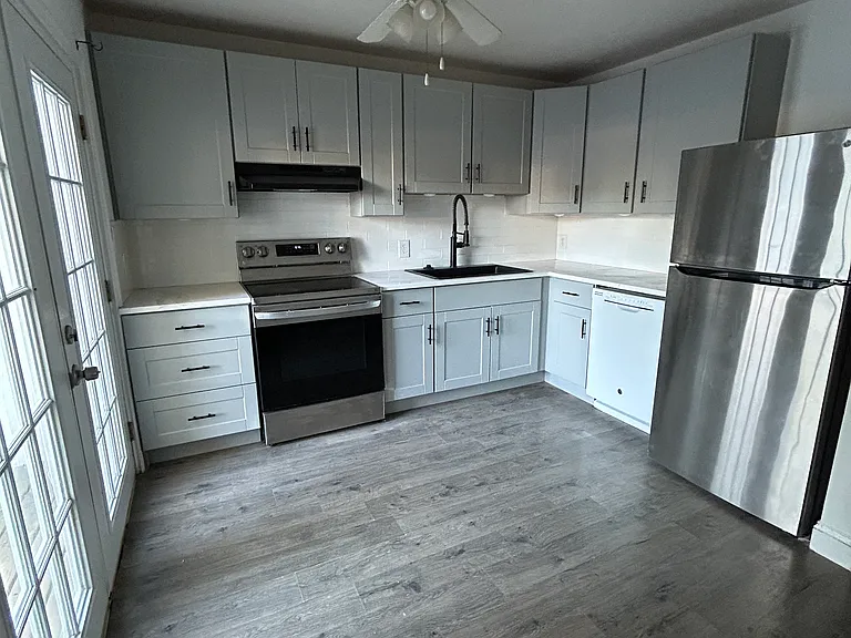 709 Madison Ct — Photo 6