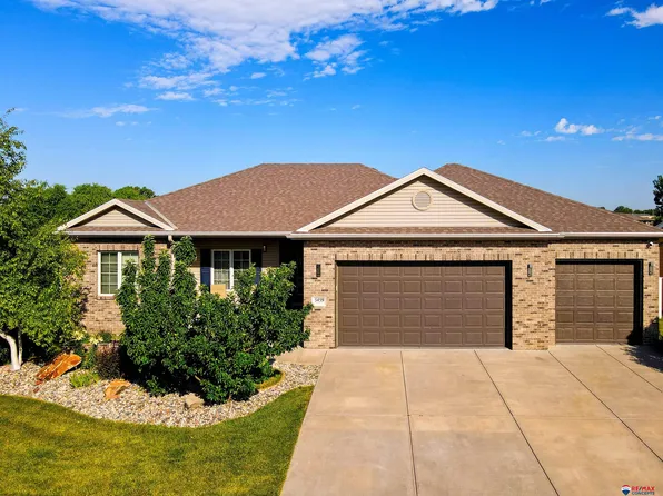 5459 Rockford Dr, Lincoln, NE 68521
