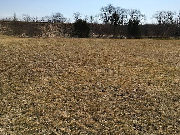 4th image of 9421 Creekside Dr