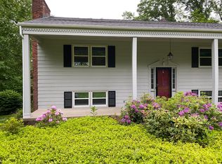 215 W Woods Rd, Hamden, CT 06518