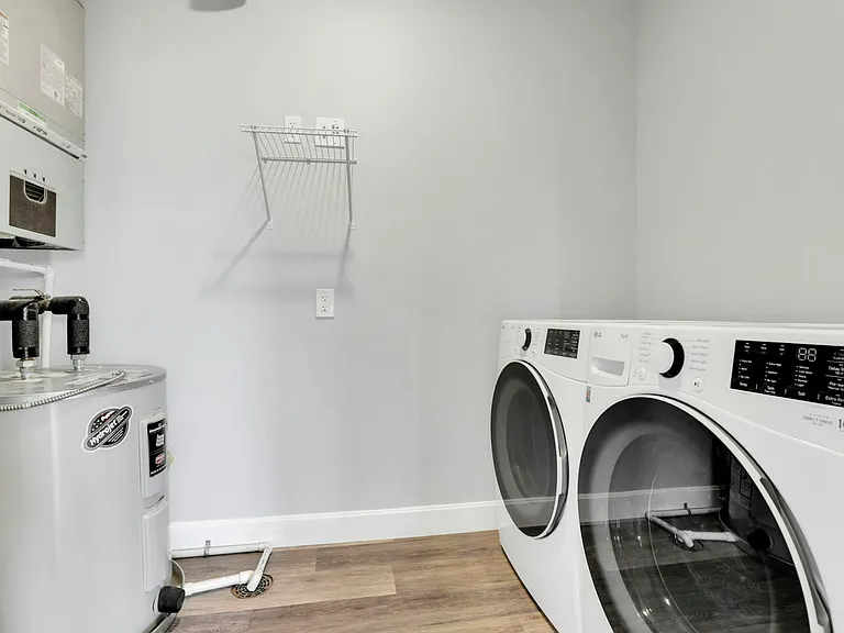 31 W Waterloo St #E — Photo 9