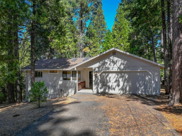 2105 Castlewood Ln, Arnold, CA 95223