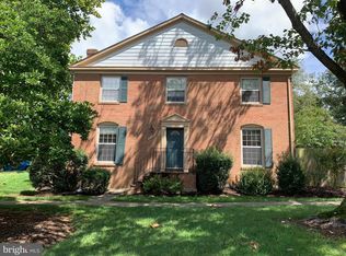 5253 Bradgen Ct, Springfield, VA 22151