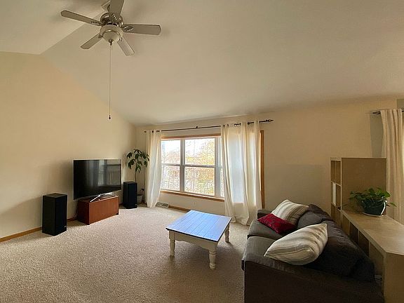 4th image of 2105 Country Ln