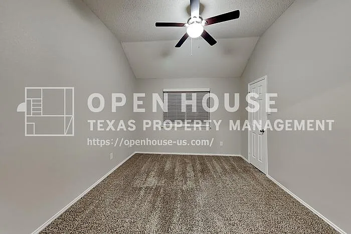 6704 Catalpa Trl — Photo 17