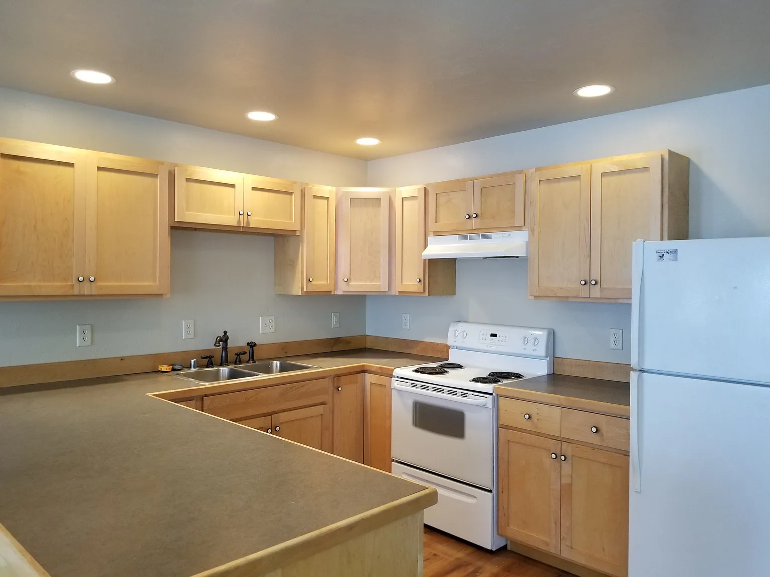 3 bed, 2.5 bath, 1500 sqft, $2,400 — Photo 3