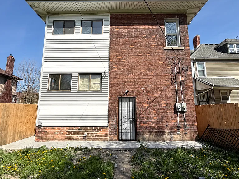 1343 Seward St — Photo 5