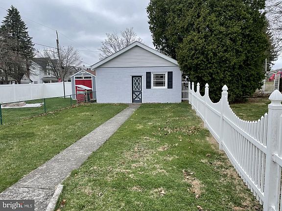3rd image of 106 N 2nd St