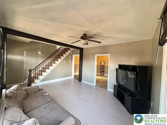 4th image of 122 Front St