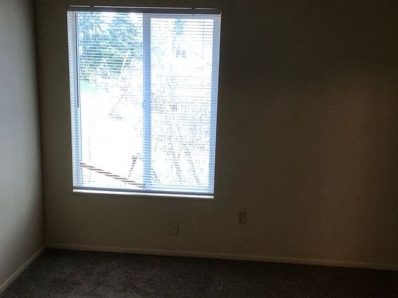 4th image of 708 SE Davis St #5
